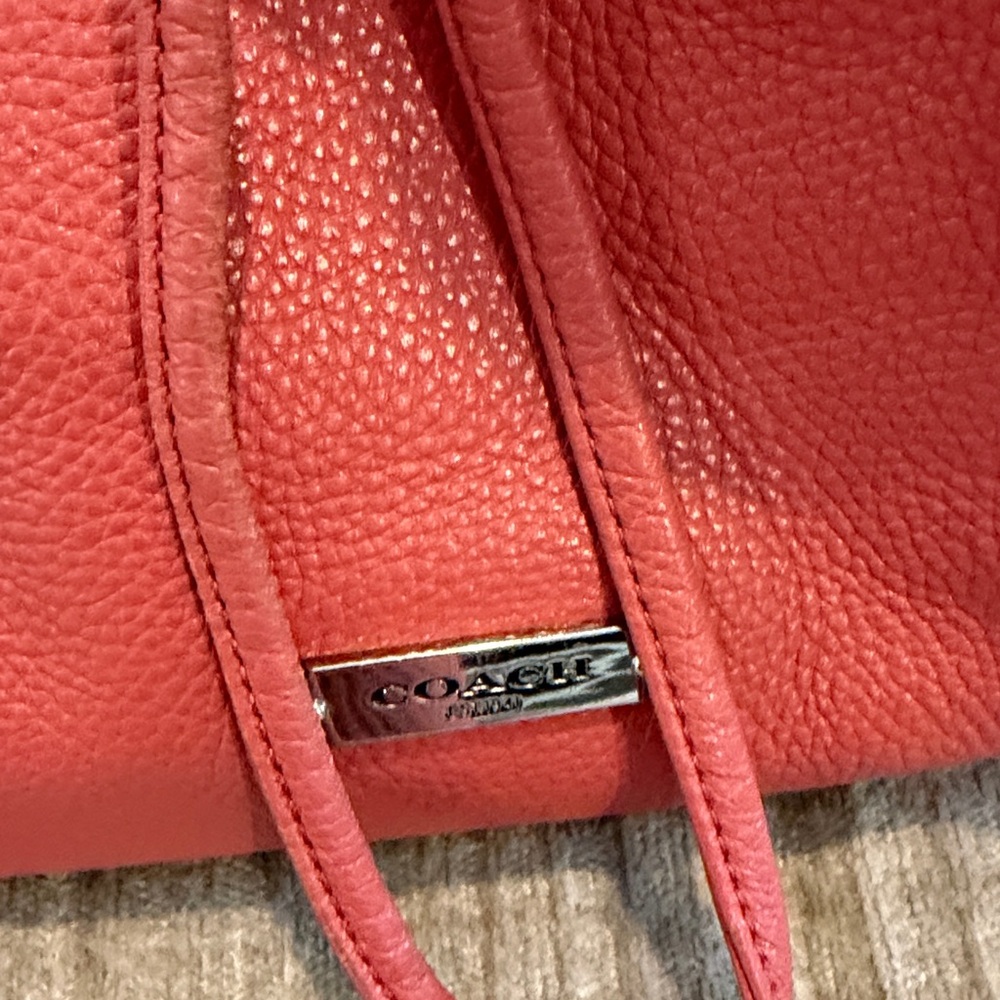 CoachAvery drawstring coral hobo bag Leather Bag with additional shoulder strap - Picture 3 of 12